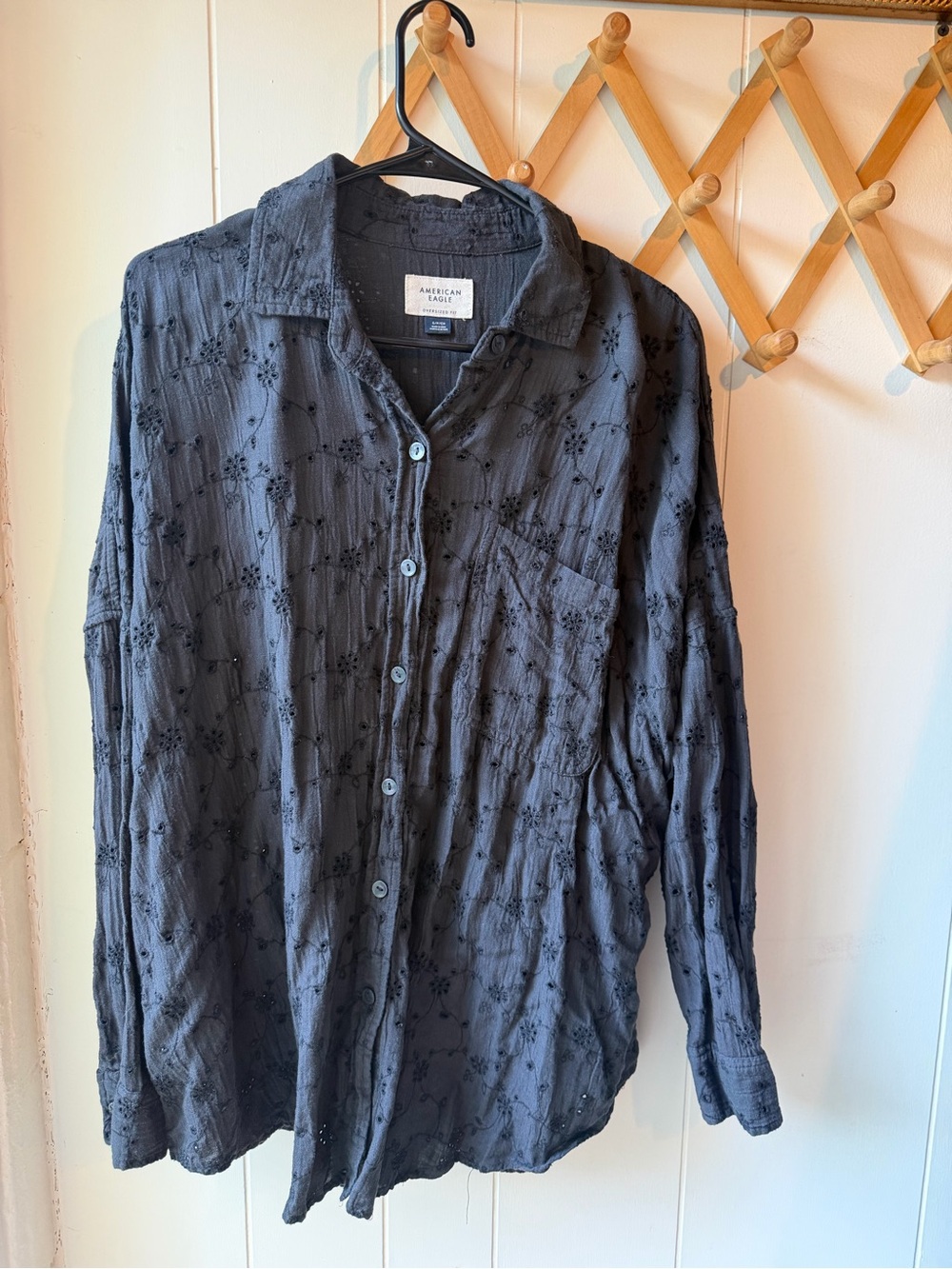American Eagle Outfitters Oversized Women’s Floral Button-Up Shirt